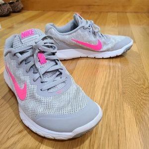 Size 8 Nike Flex Experience RN 4